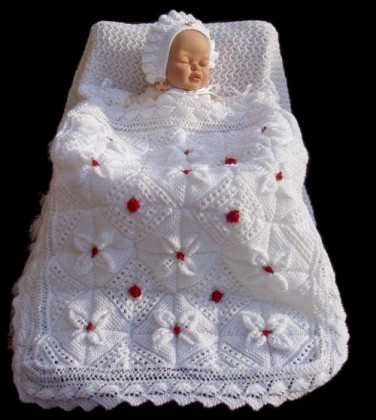 kırmızı güllü bebek battaniye modeli