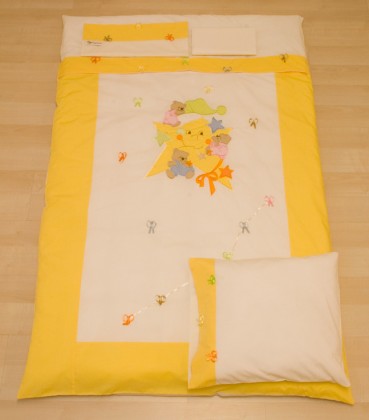 sarı yastıklı pikeli bebek çarşaf takımı modeli