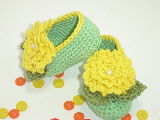 sarı yeşil şık örgü bebek ayakkabısı