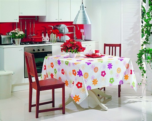 rengarenk çiçekli süslü masa örtüsü modeli