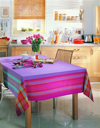 renkli çizgili mutfak masası modeli