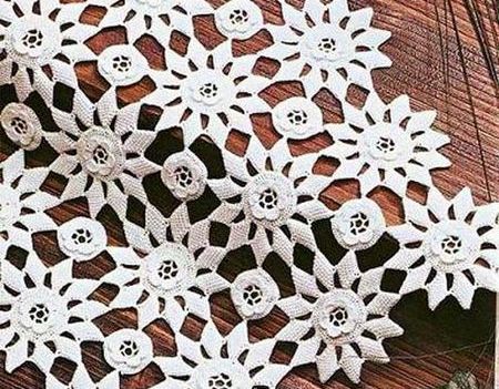 çiçek motifli gümüşlük dantel örneği
