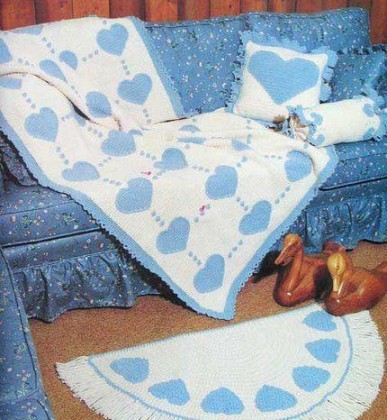 kalp motifli mavi beyaz battaniye ve paspas modeli