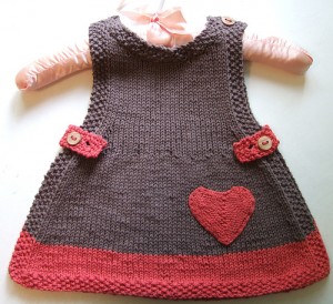kalpli askılı örgü bebek elbisesi modeli