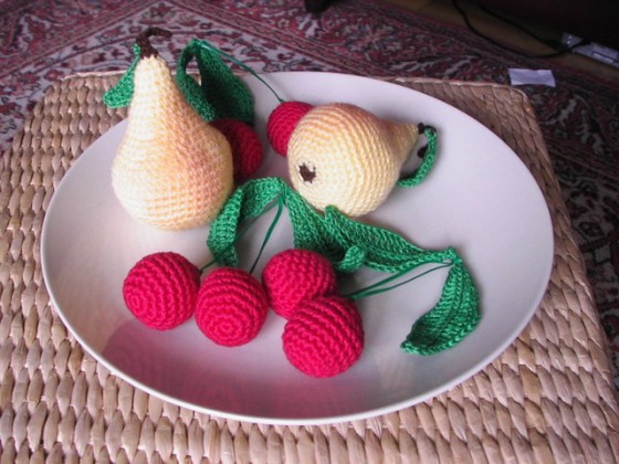 kirazlı armutlu örgü meyve tabağı modeli