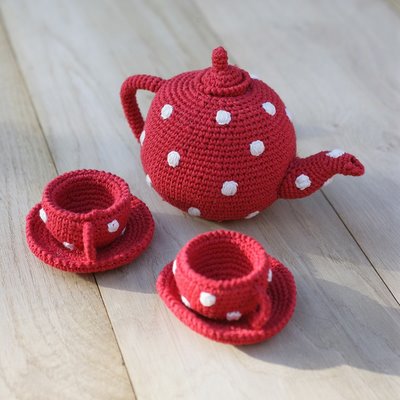kırmızı çay fincan seti örgü oyuncak modeli