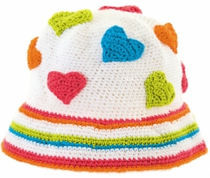rengarenk kalp desenli örgü şapka modeli